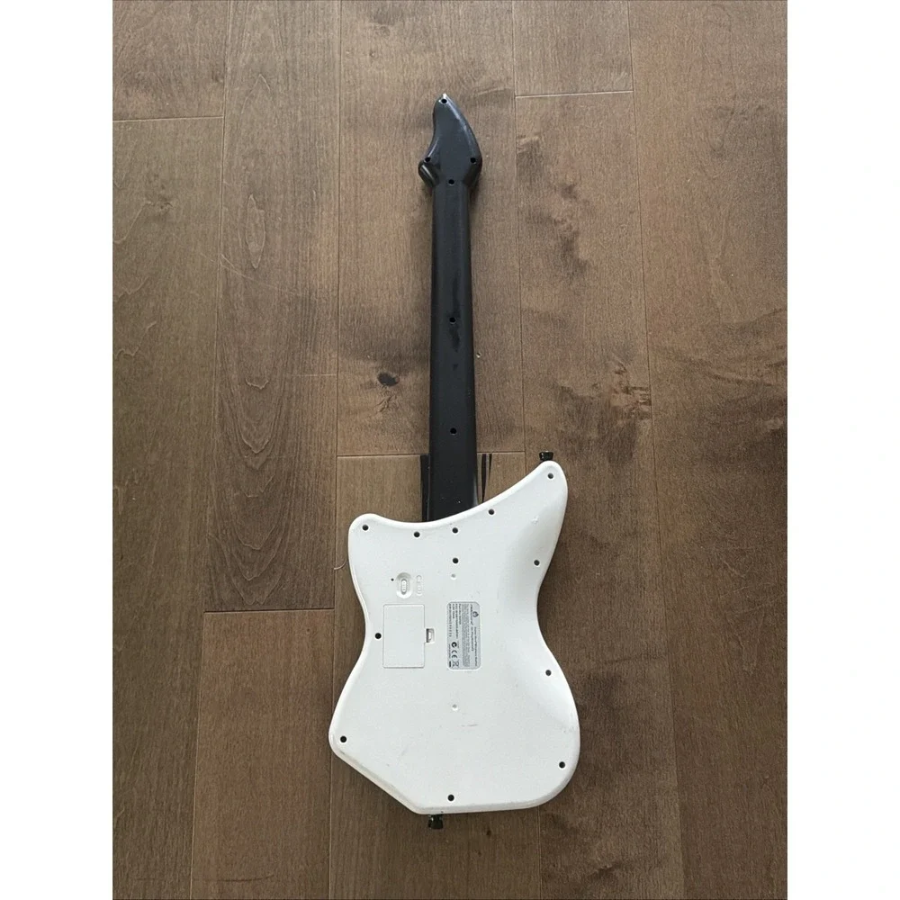 Guitar Hero Wireless White Guitar Red Octane 95025 PS2 Playstation 2 NO DONGLE